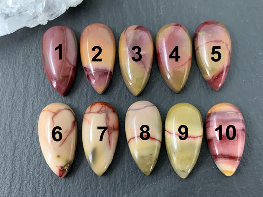Mookaite Jasper pear 10x20mm cabochon