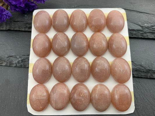 Goldsand Moonstone oval 12x16mm cabochon - Calibrated cabochons