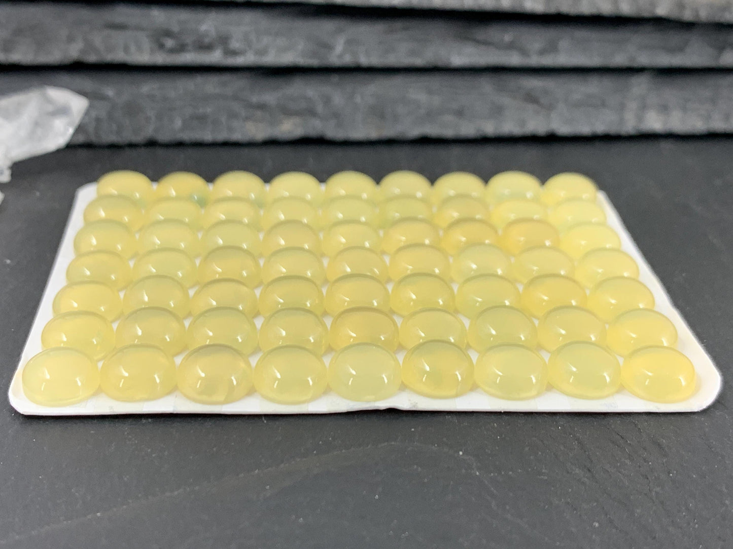 Yellow Opal round 8mm cabochon - Calibrated cabochons