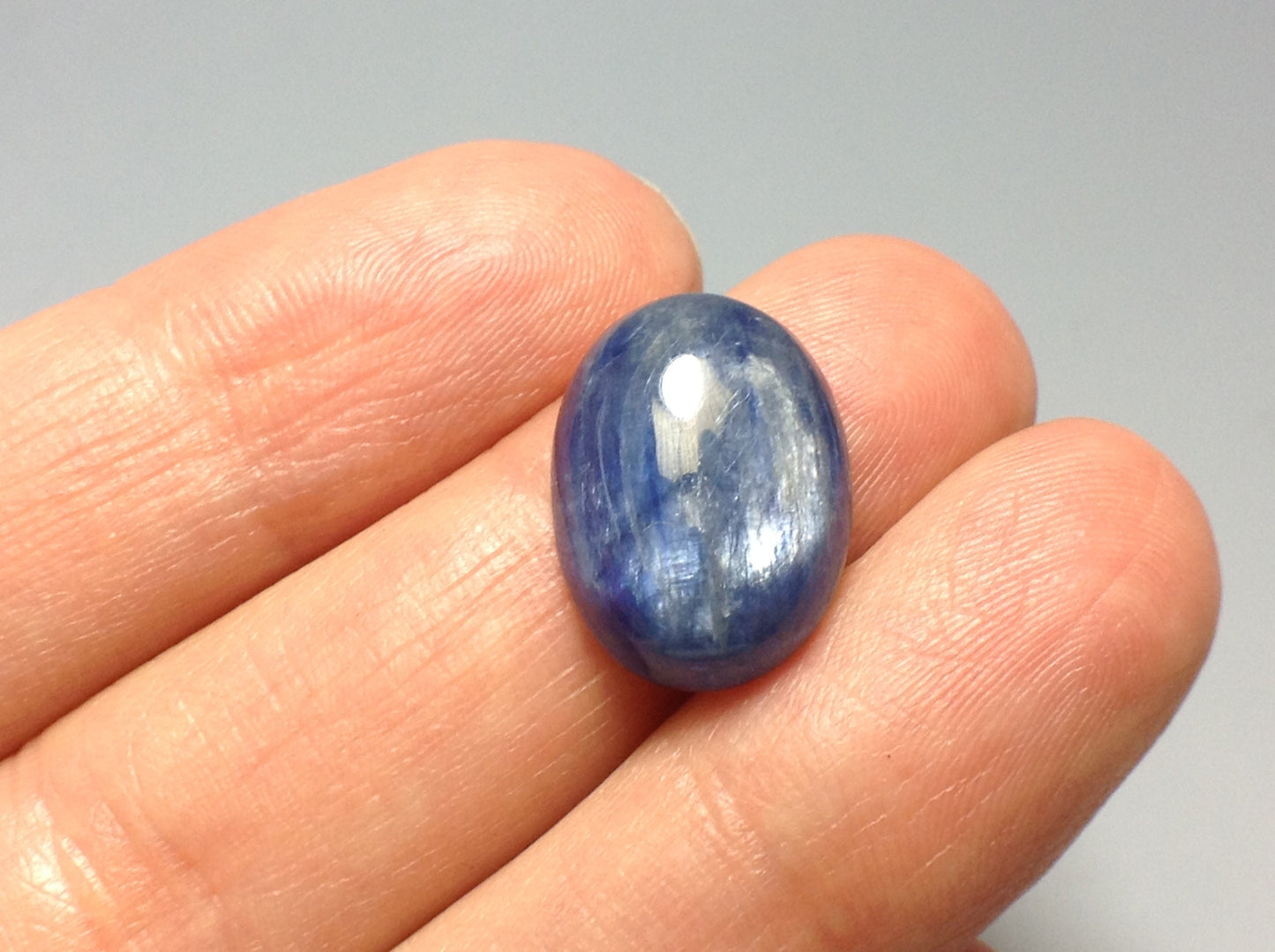 Kyanite oval 12x16mm Cabochon - Calibrated cabochons
