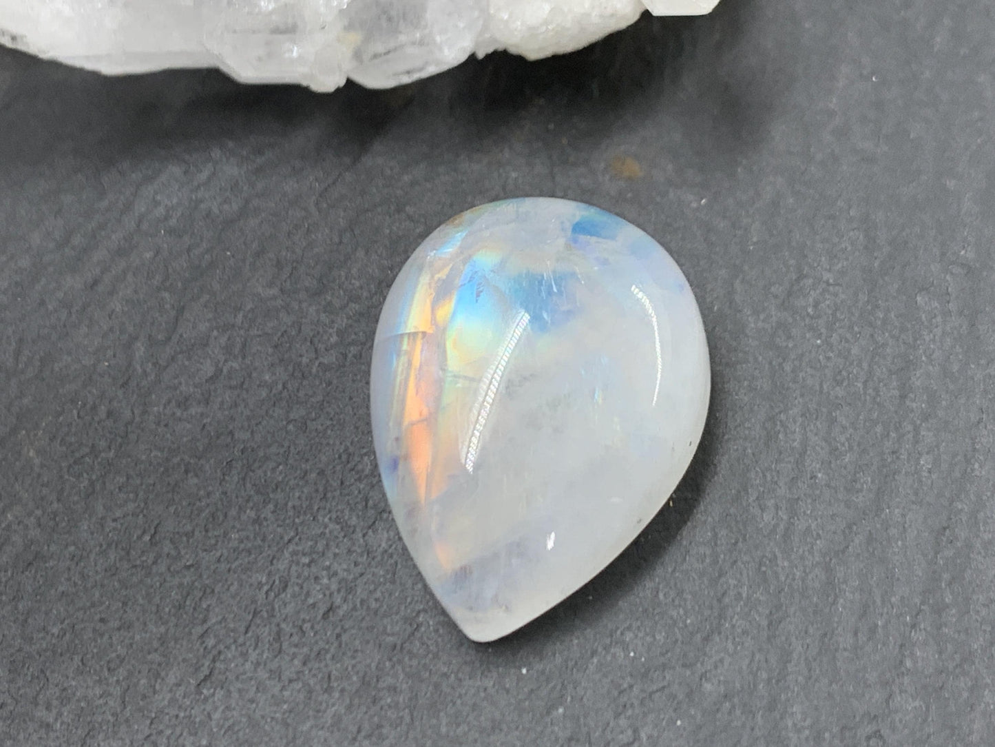 Rainbow Moonstone pear 19x14x7mm cabochon