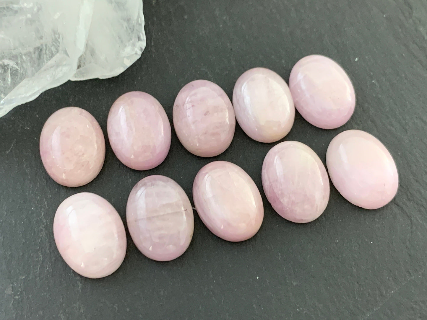 Kunzite oval 12x16mm cabochon - Calibrated Cabochons