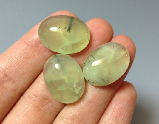 Prehnite oval 15x20mm cabochon - Calibrated cabochons