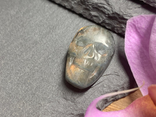 Labradorite Skull Carving, Rainbow Flash Crystal Skull, Gothic Crystal Decor, Witchy Home Decor: 15x22mm