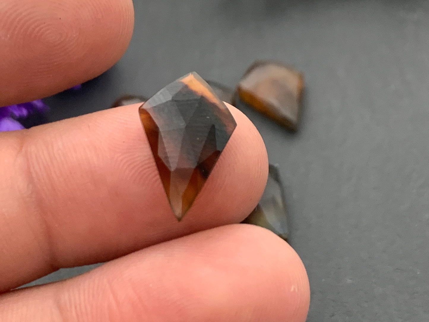 Montana Agate kite 16-17mm long cabochon