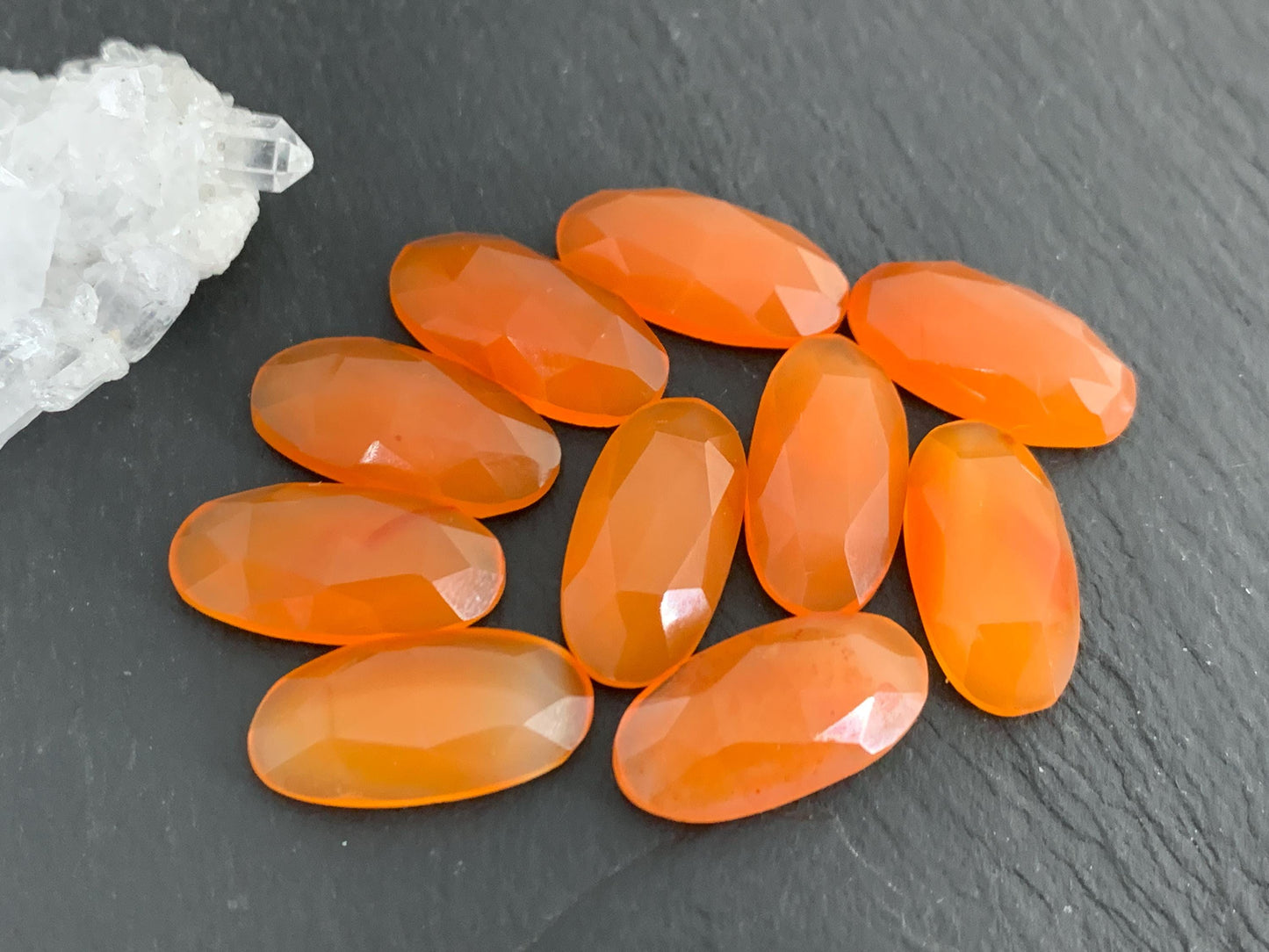 Faceted Carnelian oval 10x20mm cabochon - Calibrated cabochons