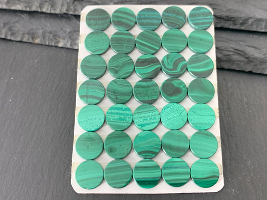 Flat Malachite round 10mm cabochon - Calibrated cabochons