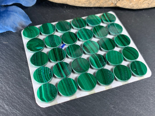Flat Malachite round 10mm cabochon - Calibrated cabochons