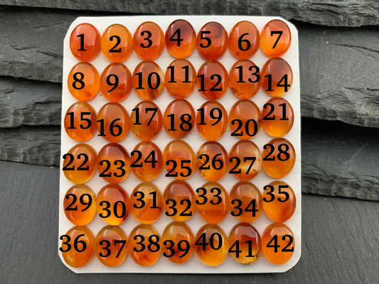 Carnelian oval 8x10mm cabochon - Calibrated cabochons