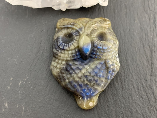 Labradorite owl 26x36mm cabochon carving