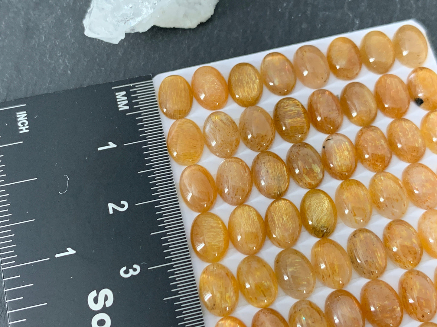 Gold Sunstone oval 6x8mm cabochon - Calibrated cabochons