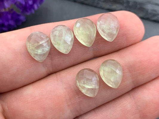 Faceted Prehnite pear 8x10mm cabochon - Calibrated cabochons