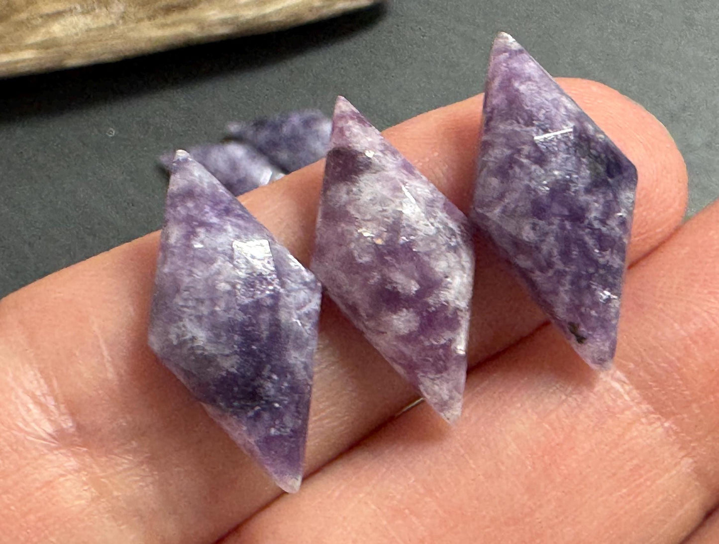 Faceted Lepidolite rhombus 10x20mm cabochon - Natural Lepidolite