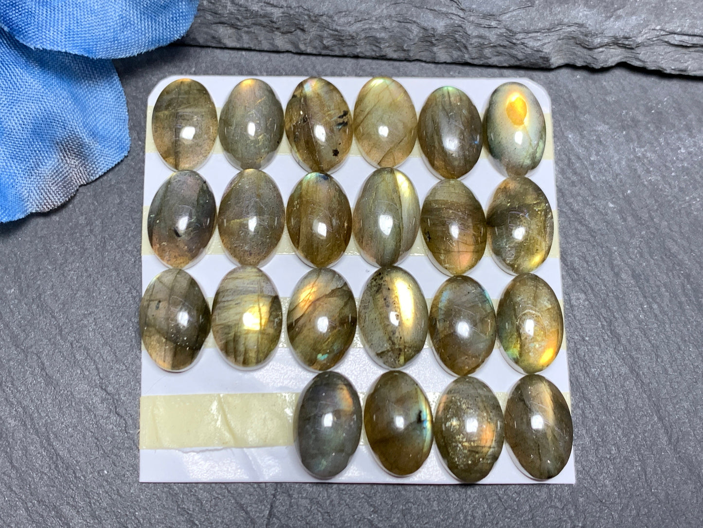 Labradorite oval 8x12mm cabochon - Calibrated Cabochons