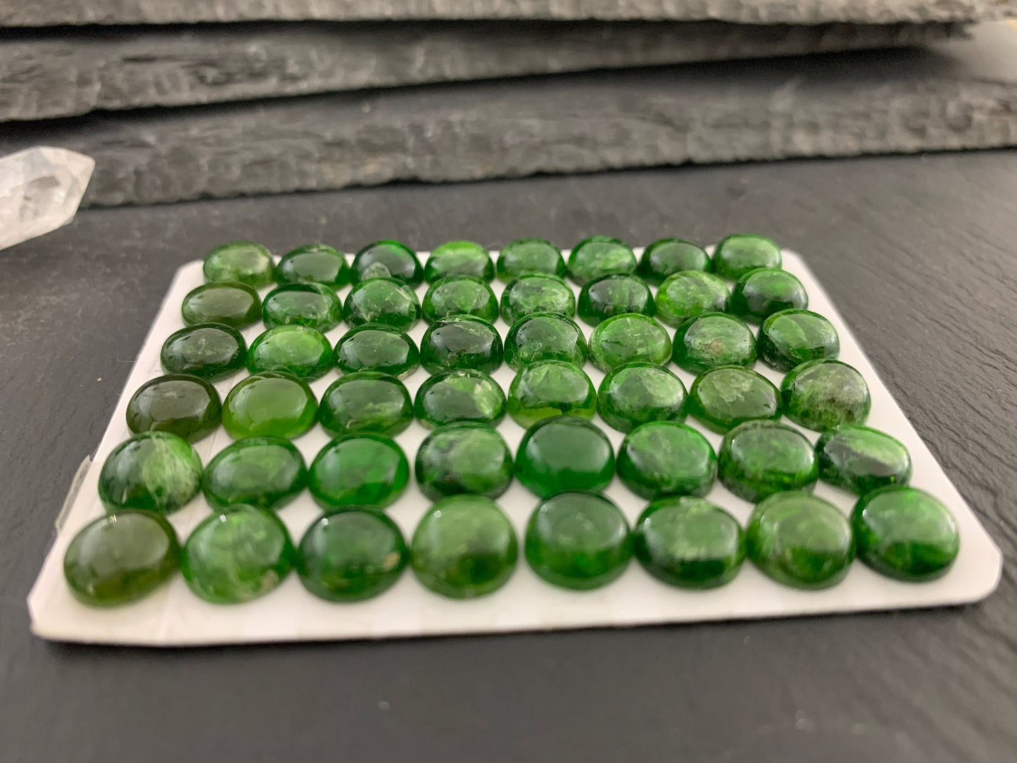 Chrome Diopside round 8mm cabochon - Calibrated cabochons