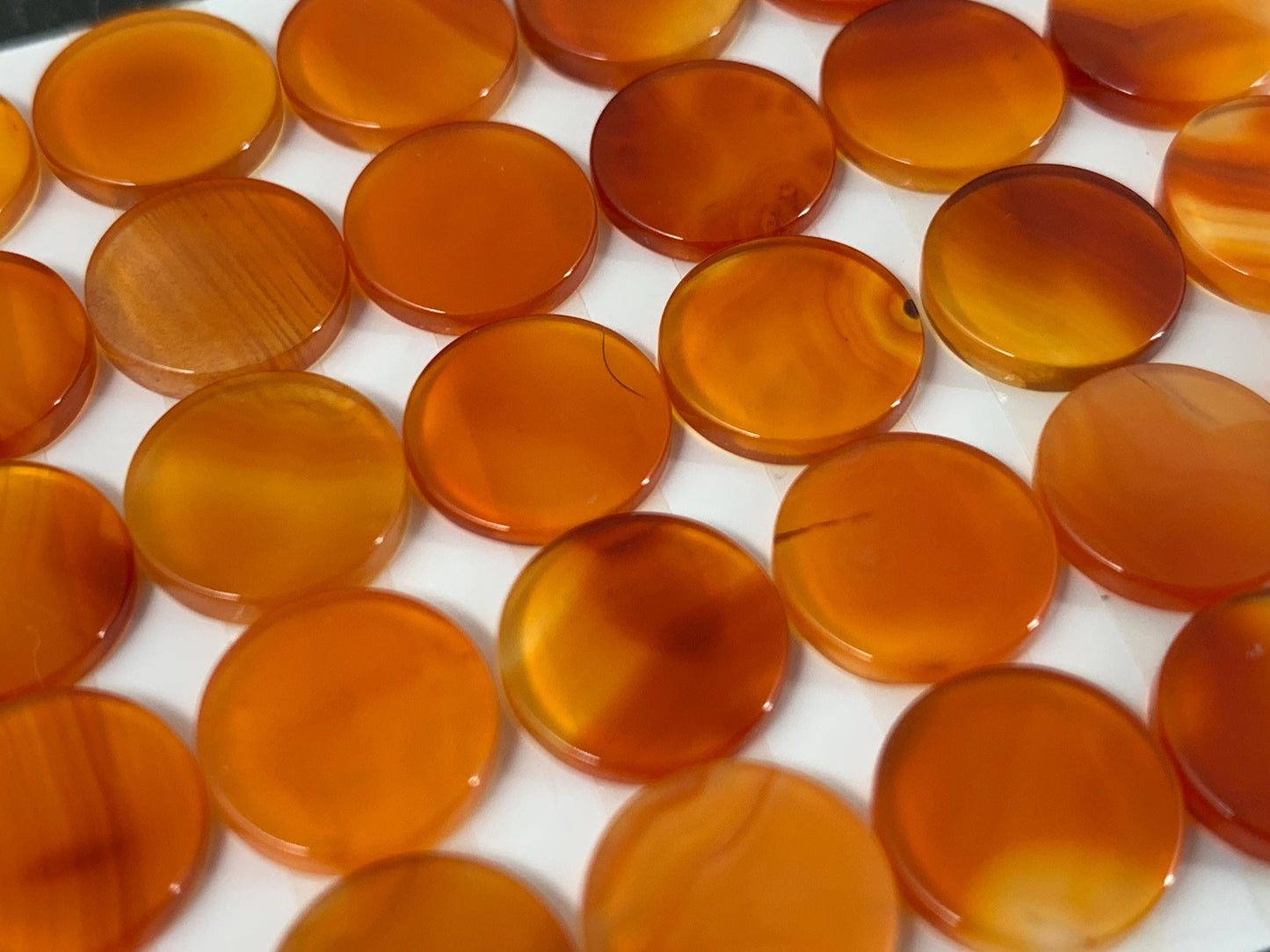 Flat Carnelian round 10mm cabochon - Calibrated cabochon