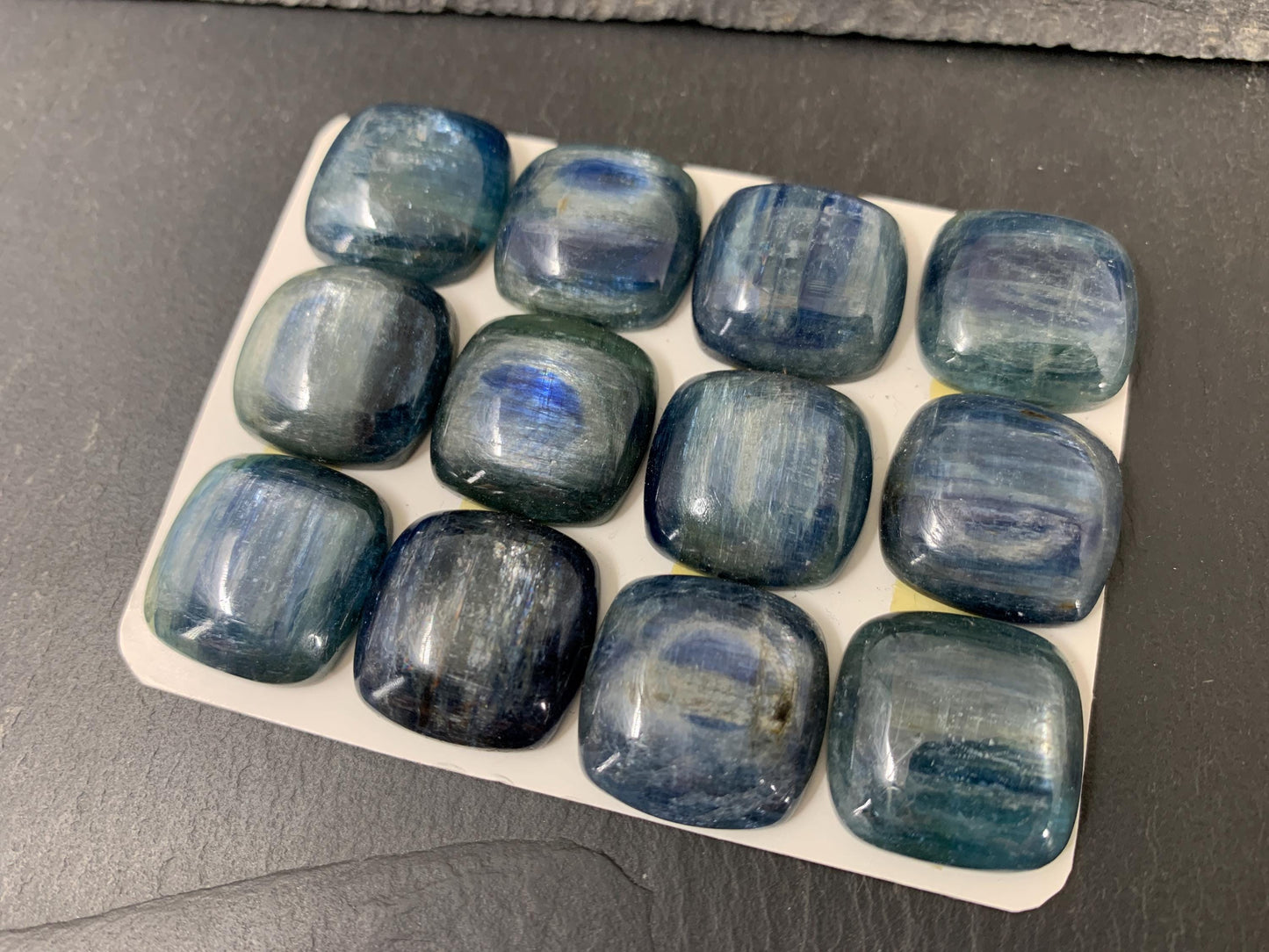 Kyanite square 20mm cabochon - Calibrated cabochons