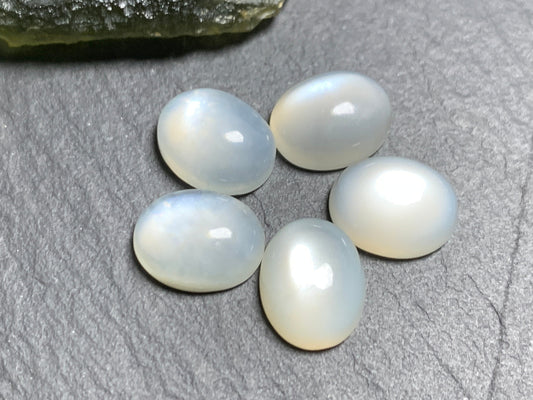 White Moonstone oval 8x10mm cabochon - Calibrated cabochons