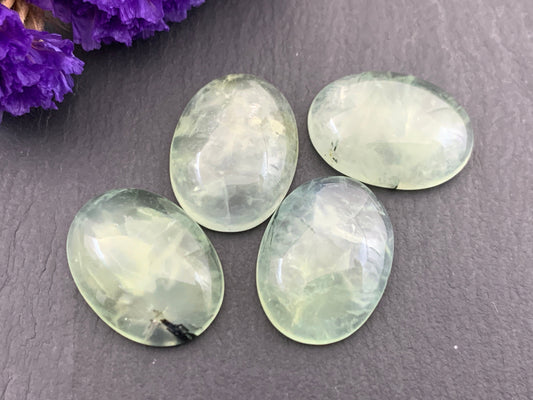 Prehnite oval 15x20mm cabochon - Calibrated cabochons