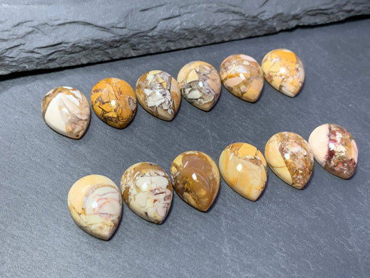 Brecciated Mookaite pear 15x20mm pabochon - Calibrated cabochons