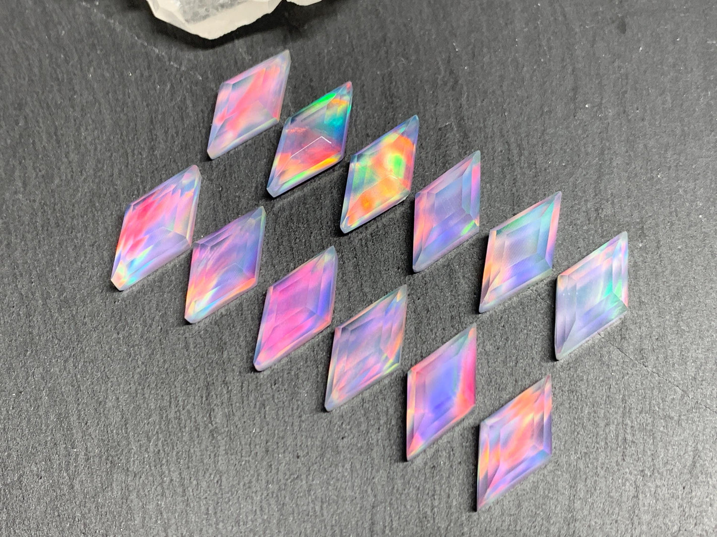 Faceted Aurora Opal rhombus 10x20mm cabochon - Doublet cabochons - man made Opal - Pink cabochon