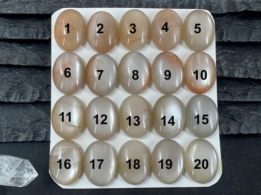 Gold Sunstone oval 12x16mm cabochon - Calibrated cabochons