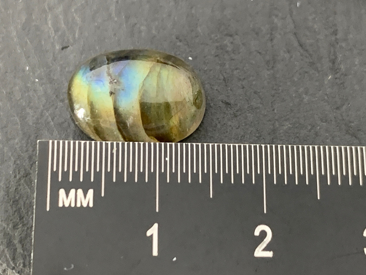 Labradorite oval 10x14mm cabochon