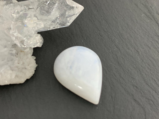 Rainbow Moonstone pear 19x14x6mm cabochon