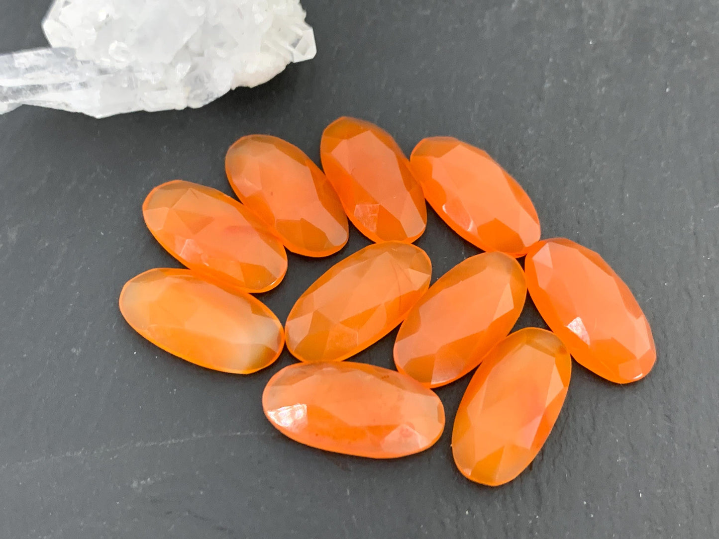 Faceted Carnelian oval 10x20mm cabochon - Calibrated cabochons