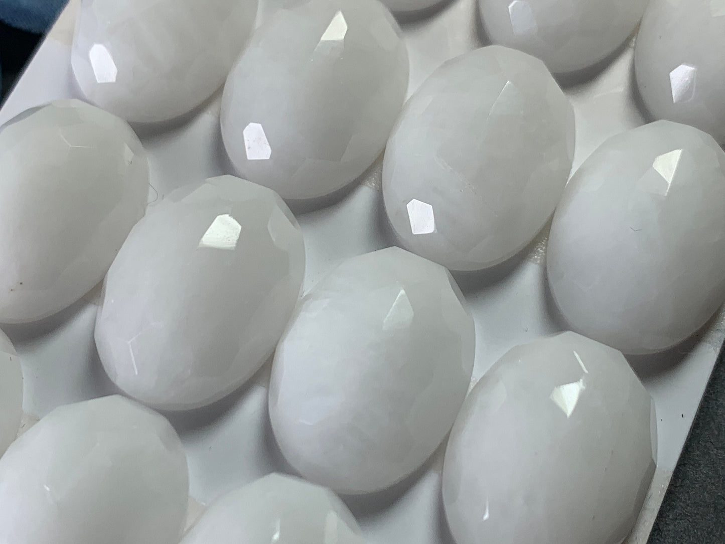 Faceted White Quartzite oval 15x20mm cabochon -  Calibrated cabochons