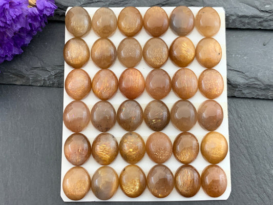 Gold Sunstone oval 10x12mm cabochon - Calibrated cabochon