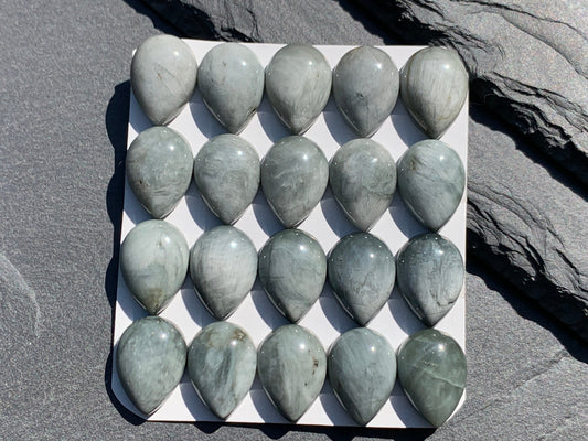 Eagle Eye pear 13x18mm cabochon - Calibrated cabochons