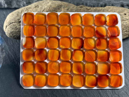 Flat Carnelian square cushion 8mm cabochon - calibrated cabochons