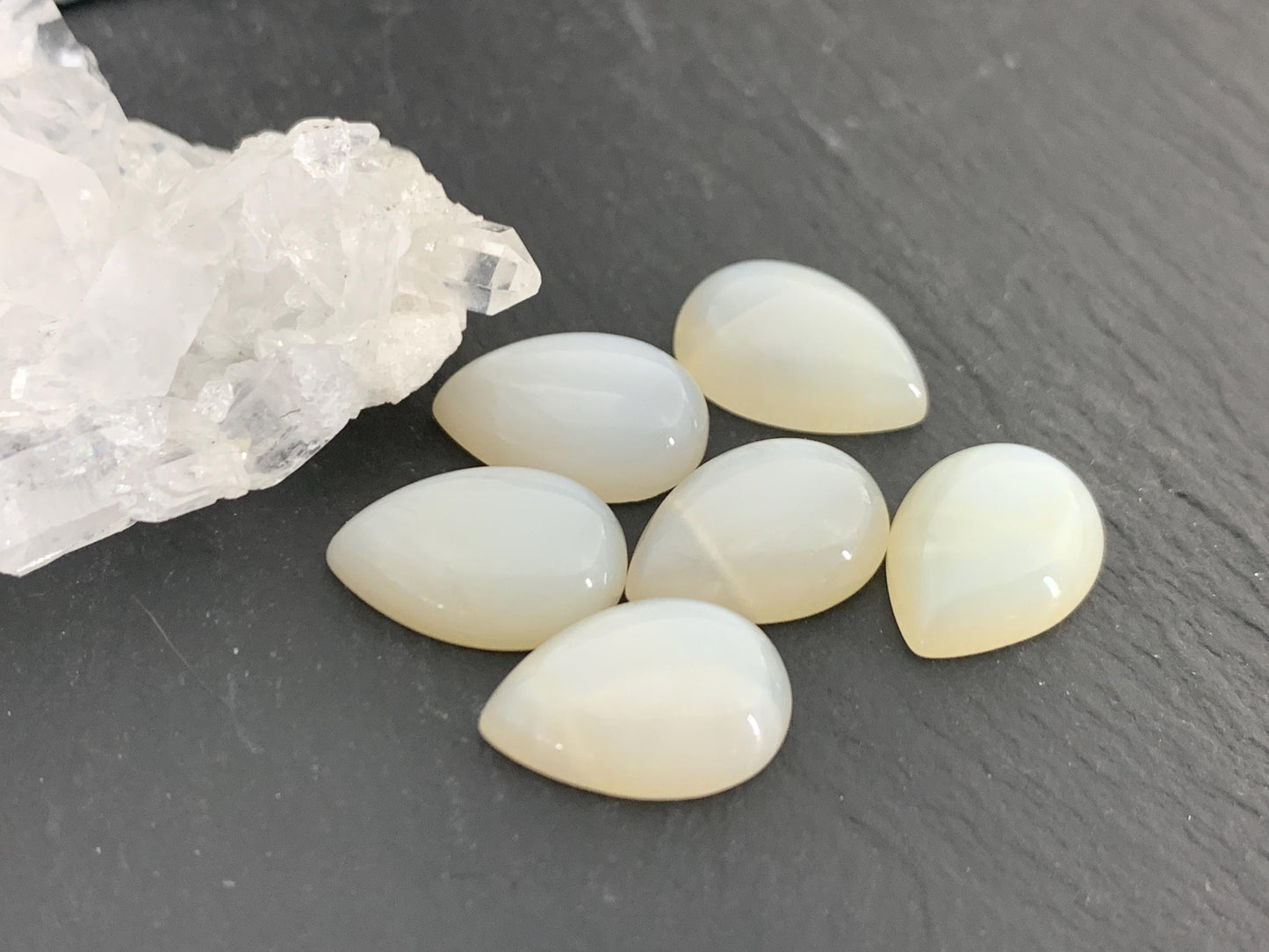 White Moonstone pear 10x14mm cabochon - Calibrated cabochons