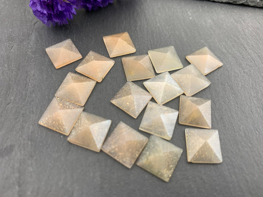 Faceted GoldSand Sunstone Pyramid Square 10x10mm cabochon