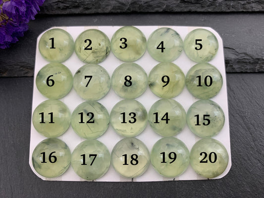 Prehnite round 15mm cabochon - Calibrated cabochons