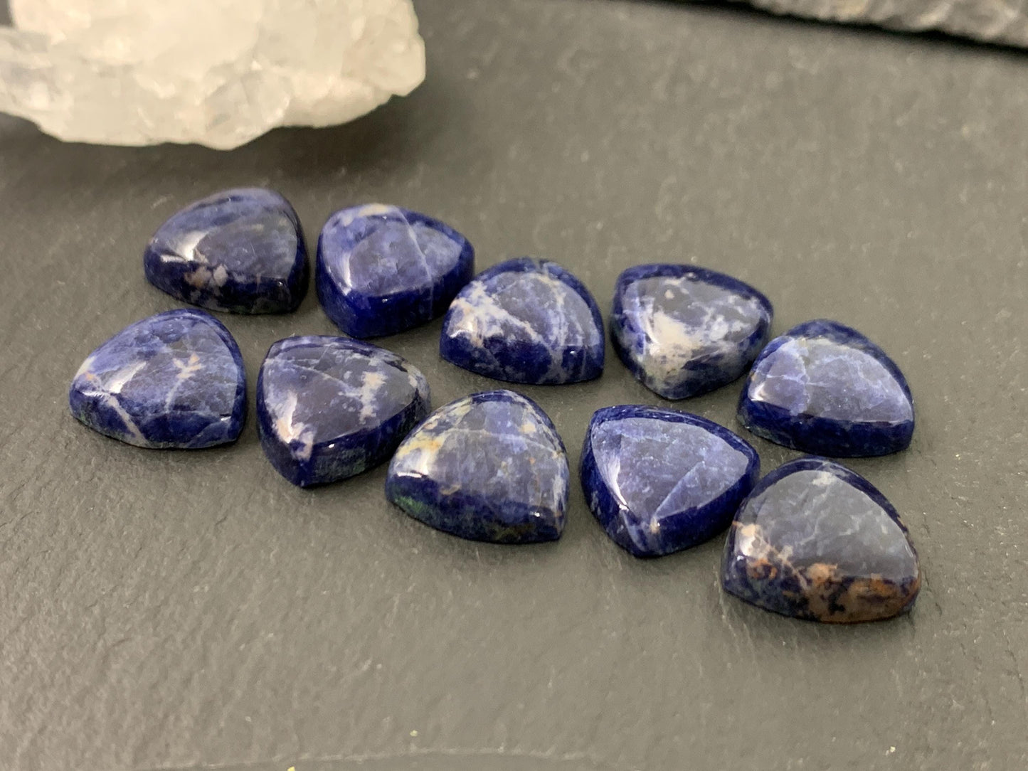 Sodalite trillion 12mm cabochon