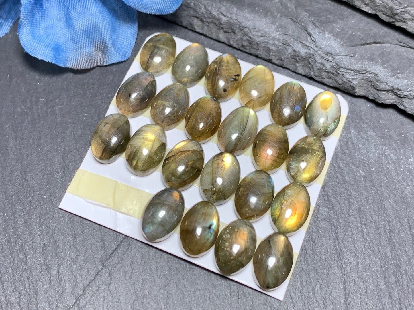 Labradorite oval 8x12mm cabochon - Calibrated Cabochons