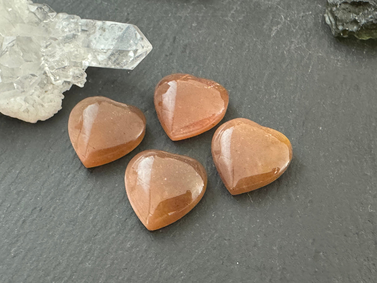 Goldsand Moonstone heart 15x15mm cabochon - Calibrated cabochons