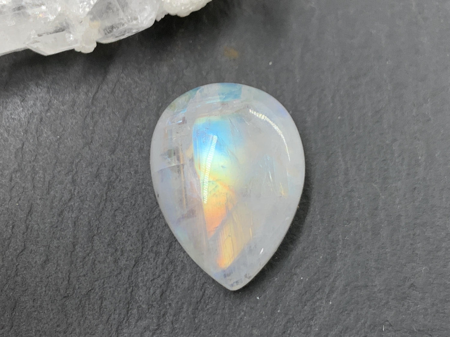 Rainbow Moonstone pear 19x14x7mm cabochon