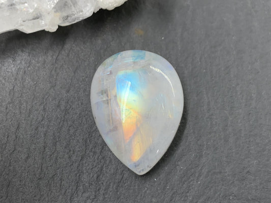 Rainbow Moonstone pear 19x14x7mm cabochon