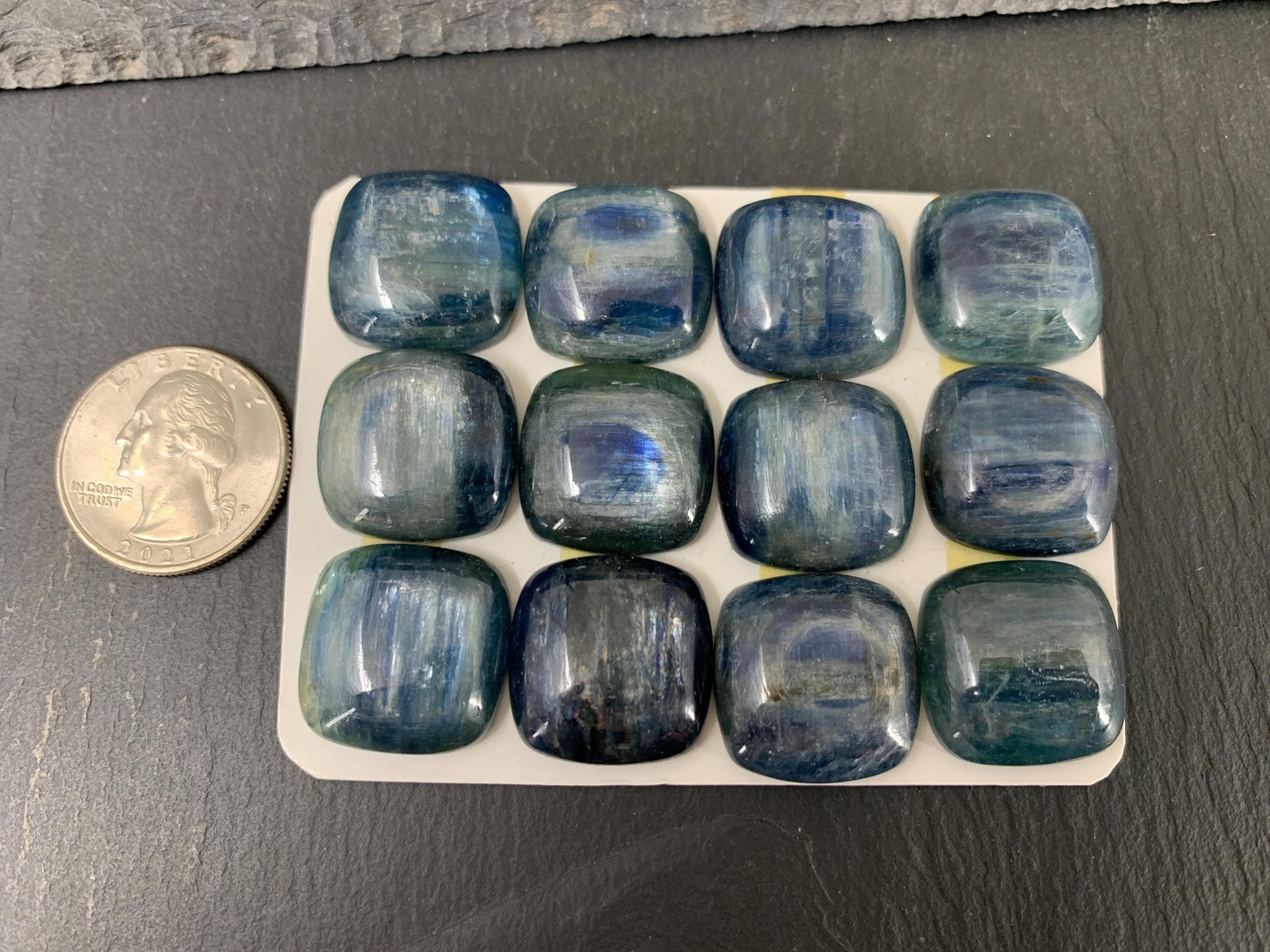 Kyanite square 20mm cabochon - Calibrated cabochons