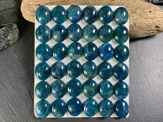 Blue Apatite oval 10x12mm cabochon - Calibrated cabochons