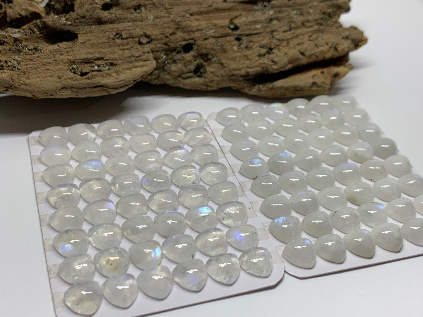 Rainbow Moonstone triangle cabochon 8x8mm - Calibrated cabochons