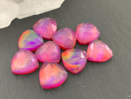 Faceted Aurora Opal trillion 10mm cabochon - Doublet cabochons