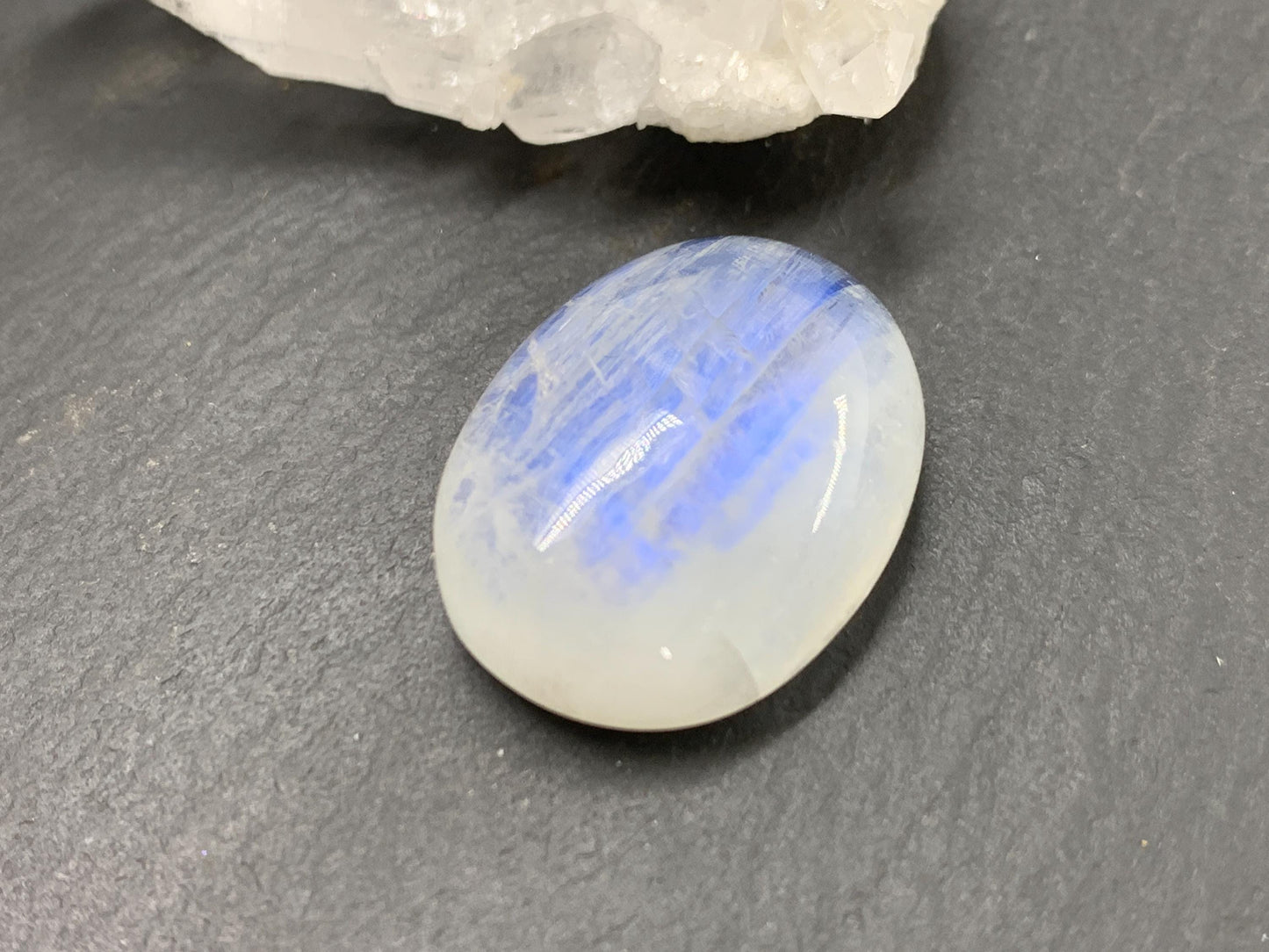 Rainbow Moonstone oval 22x17x8mm cabochon