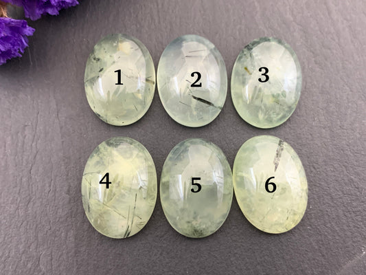 Prehnite oval 15x20mm Cabochon - Calibrated cabochons