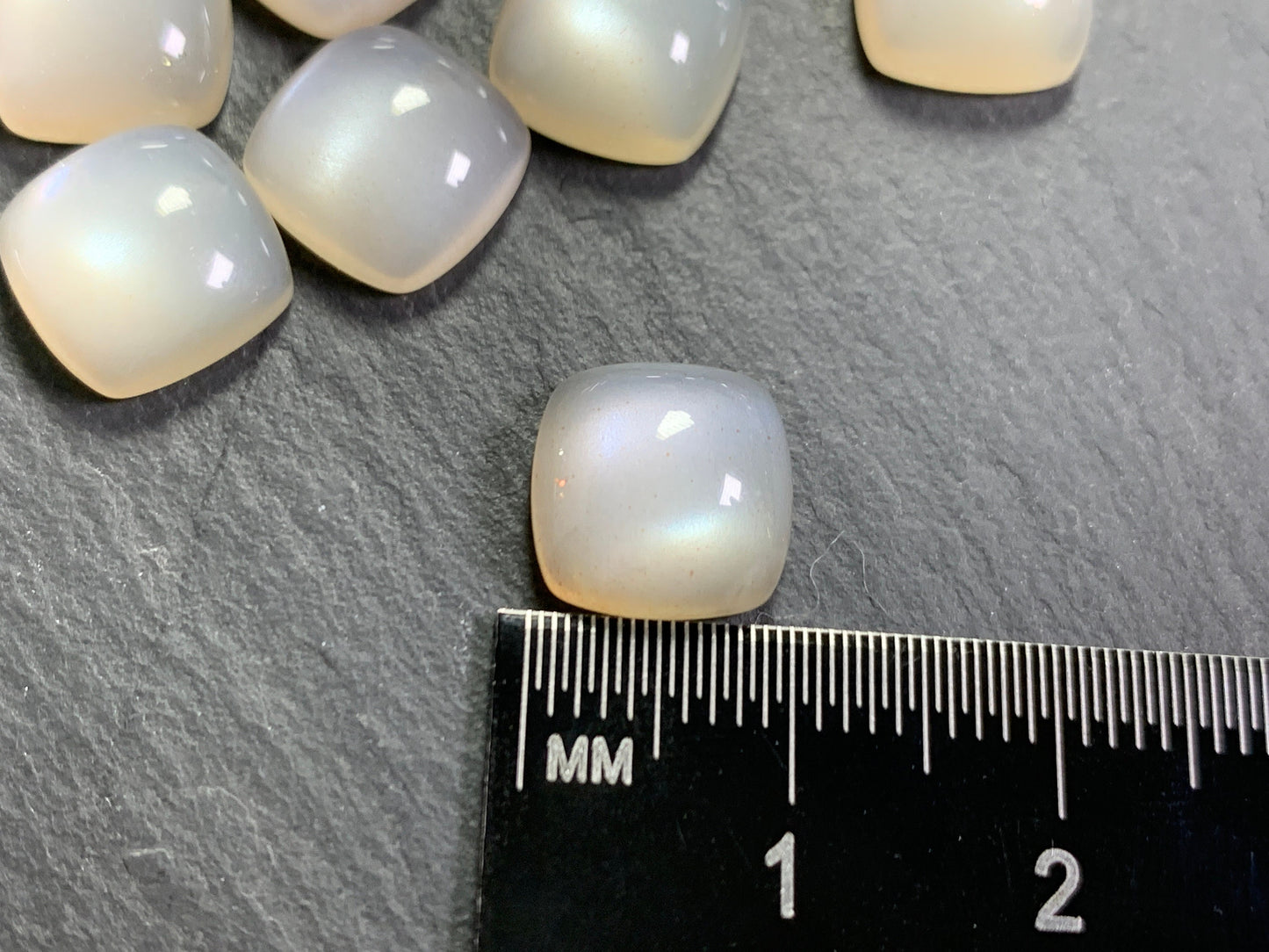 Goldsand Sunstone square cushion 10mm cabochon - Calibrated cabochons