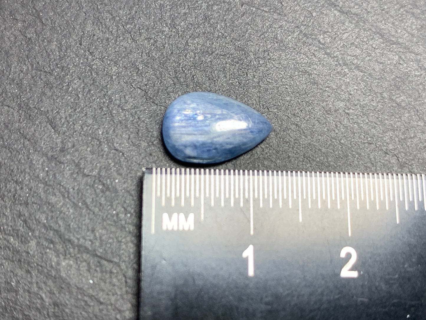 Kyanite pear 8x12mm cabochon