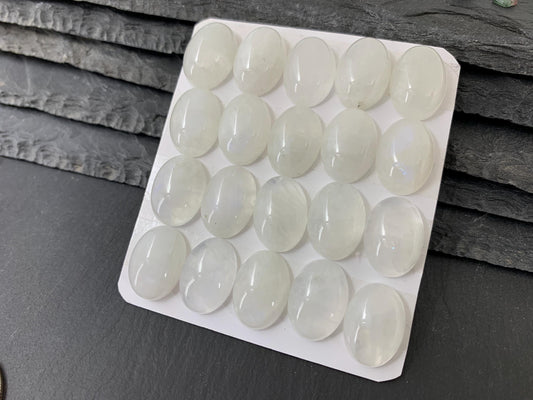 Rainbow Moonstone oval 13x18mm cabochon - Calibrated cabochons
